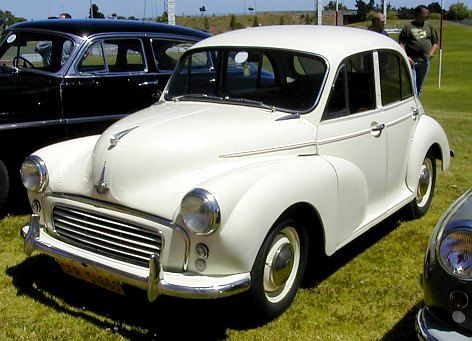 说到五十年代的英国车，大家都知道Mini，其实Mini出现在五十年代最后一年，真正流行是六、七十年代。战后最早的英国“国民车”是“小莫里斯”（Morris Minor）。
