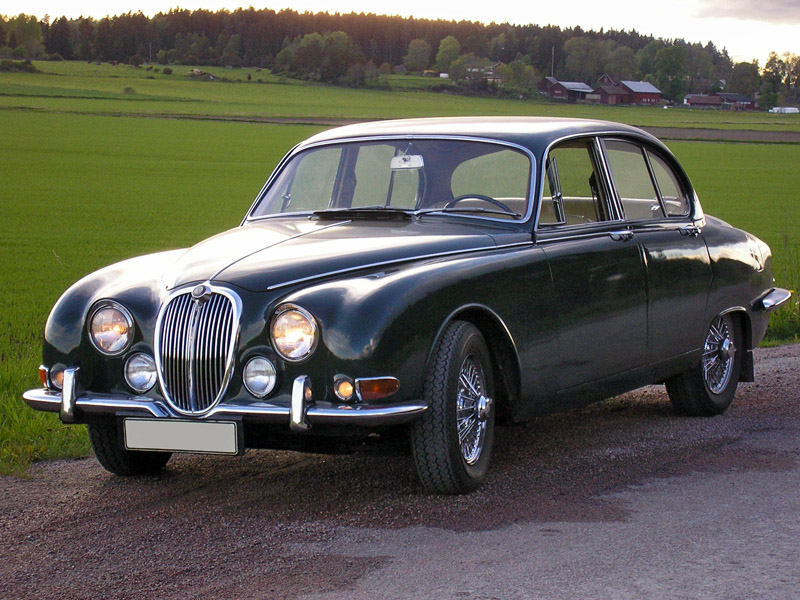 在63－67年间，美洲虎在Mk II基础上生产了一款更豪华的轿车——S-Type,采用XK跑车一样的独立后悬，车身和Mk II共享很多部件。这款车一度被看作Mk II的后继车型，但并没有用Mk III的型号。