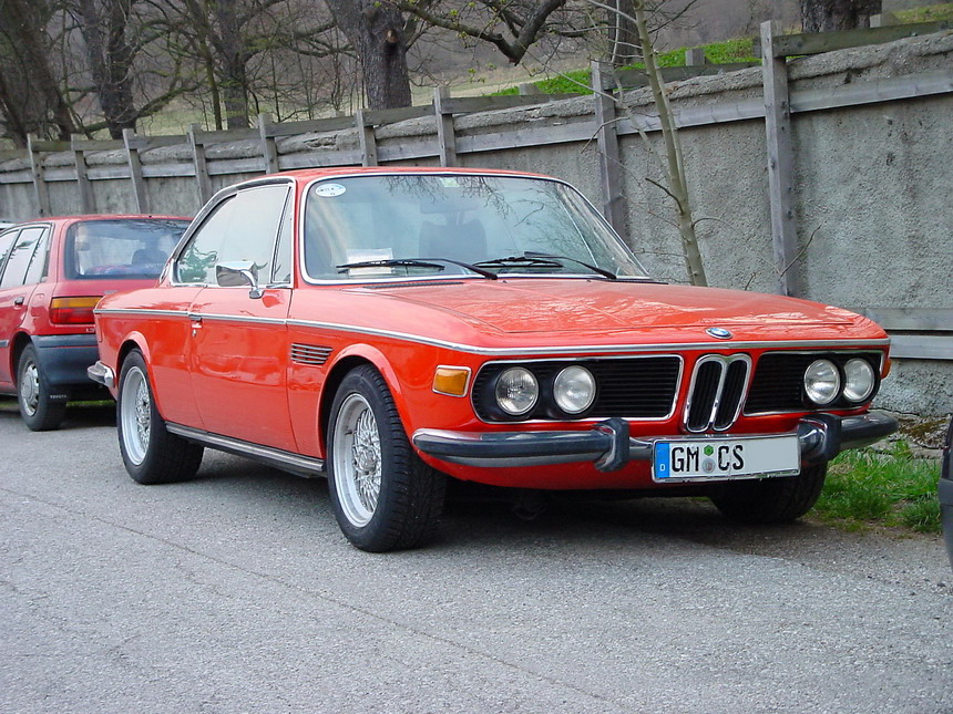 BMW在1968年推出E3后，第二年推出了高性能双门版的E9，这就是后来CS跑车的前身，也就是今天的6系。
