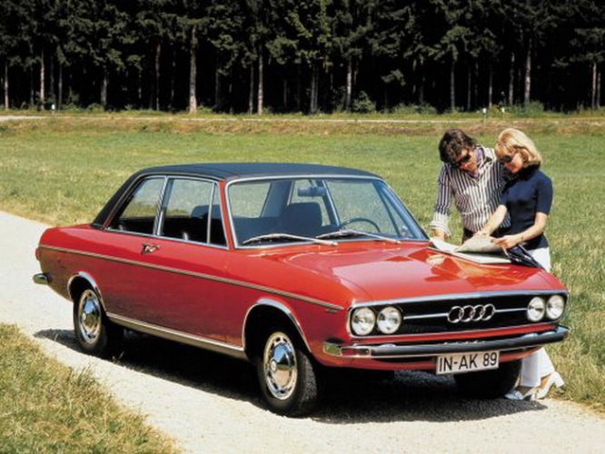 60年代末，大众完成了对NSU，DKW两家公司的整合，正式把大众旗下的高级轿车统一使用Audi品牌。这是1972年第一代Audi 100 C1，今天A6的前身。