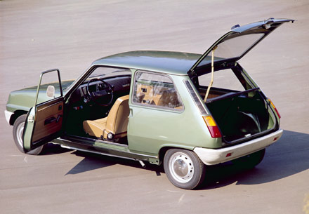 雷诺，七十年代诞生了继R4以后该公司另一款畅销车R5。
