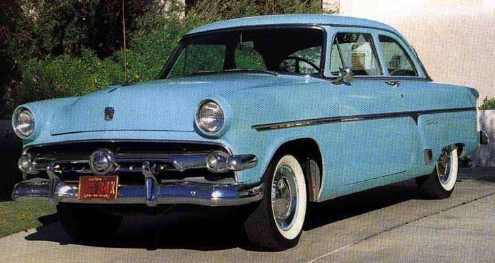 五十年代前期的福特，外形上可以明显看出苏制伏尔加轿车的灵感来源。