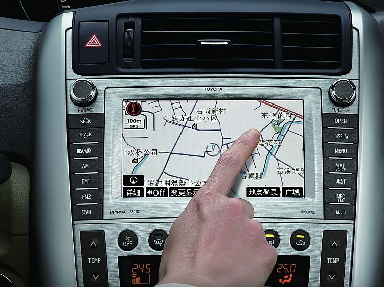 配置特点：在高配车型上配置了液晶屏幕，拥有导航系统