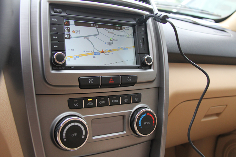 瑞虎2012款还有配备了导航和倒车影像，在热卖的10万元SUV车型里，配置很好了。