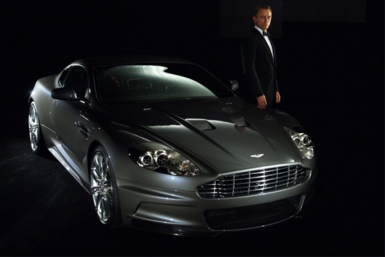 永远不乏身材曼妙的性感美女，有飞天钻地本领、所向无敌战车的007 系列电影是史上最卖座的间谍题材电影，从风流倜傥的James Bond首度亮相萤幕至今，这股特工魅力已经烧了足足50年。