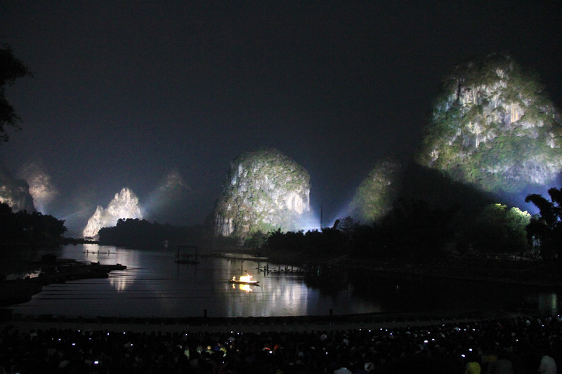 大型桂林山水实景演出，气势磅礴的“印象.刘三姐”现场。