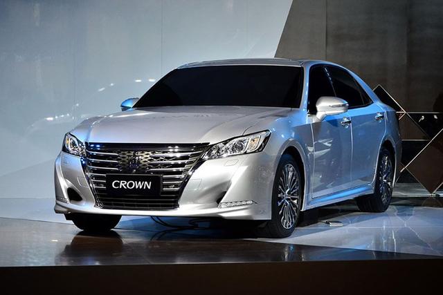 一汽丰田 全新一代皇冠  在2014广州车展上，一汽丰田发布了全新一代皇冠，据最新消息，新车将于2015年1月正式上市，先期上市的为2.5L车型，之后还将退出2.0T动力版本。