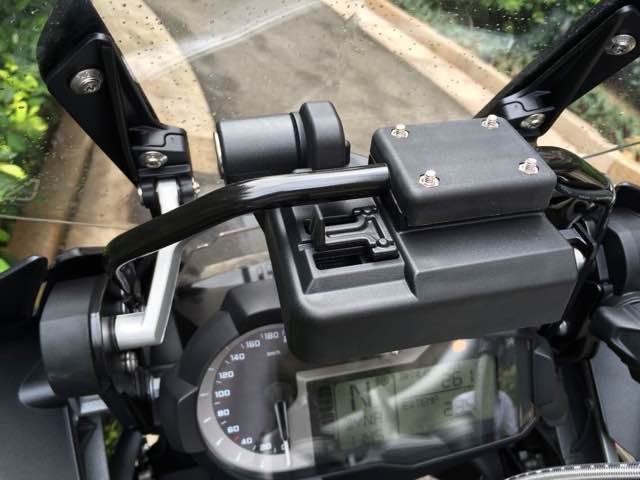 因为水鸟爱上宝马摩托车，第二台2015 ADV无钥匙启动下月到手。