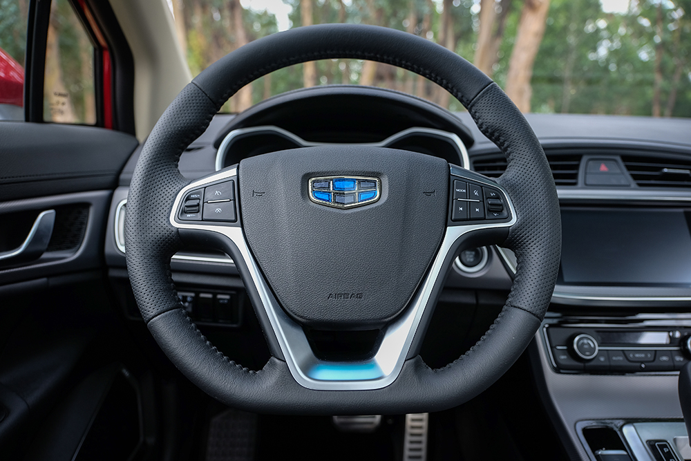 新车配备的多功能方向盘，延续了舒适的握感与实用的功能性。